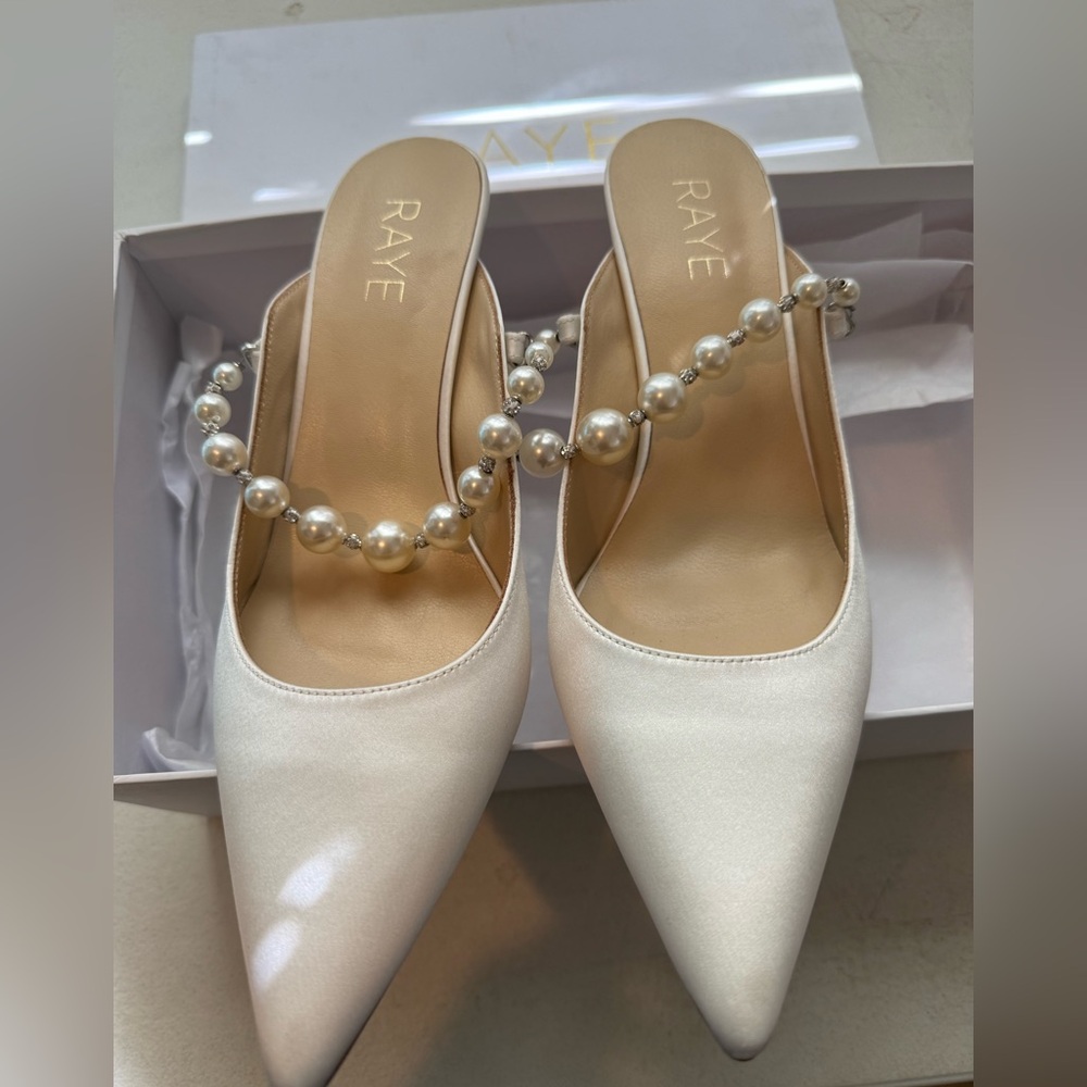 RAYE Reception Heel in Ivory - Picture 5 of 7